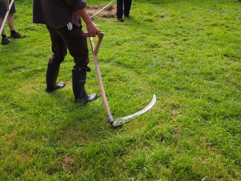 Using a Scythe Scythe Cymru